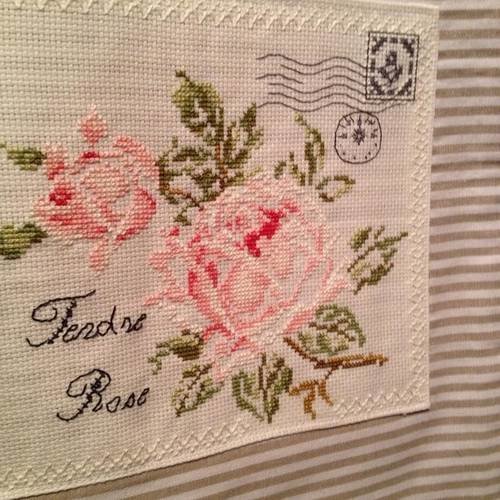 Sac brodé romantique très pratique 