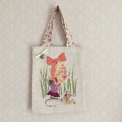 Sac pour petite fille brodé aux points de croix