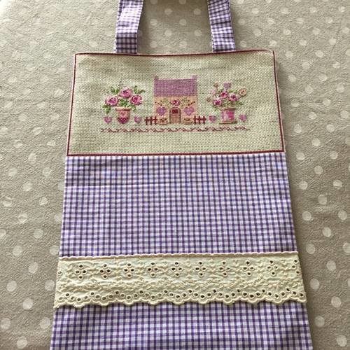 Joli sac brodé romantique en tissu