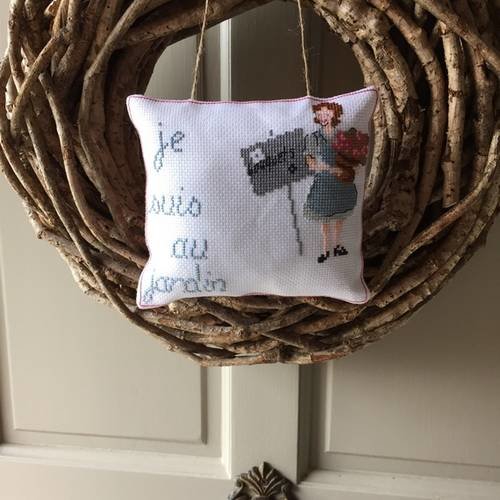 Joli coussin de porte d'entrée brodé 