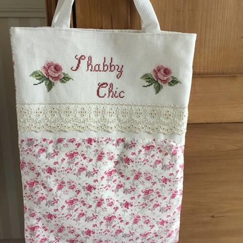 Joli sac en tissu brodé romantique
