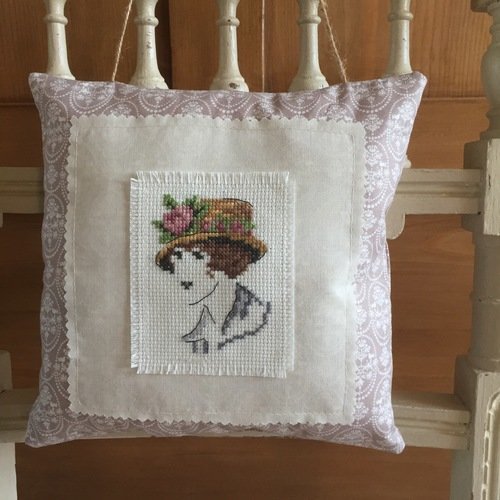 Coussin de porte brodé