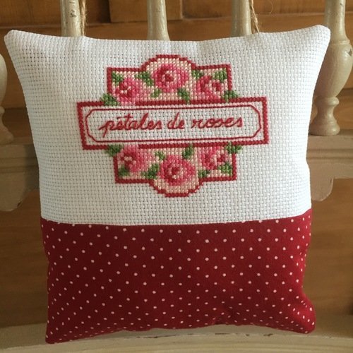 Coussin de porte brodé 