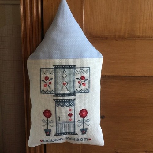 Petite maison brodée 