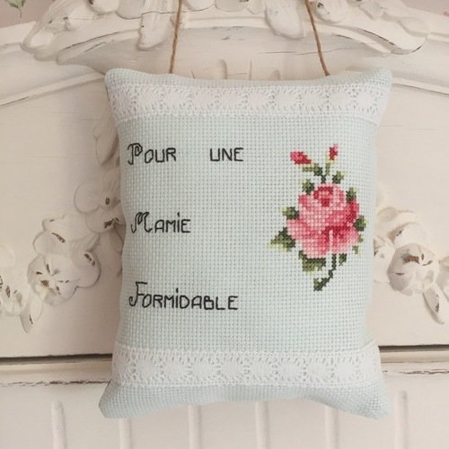 Coussin de porte brodé 