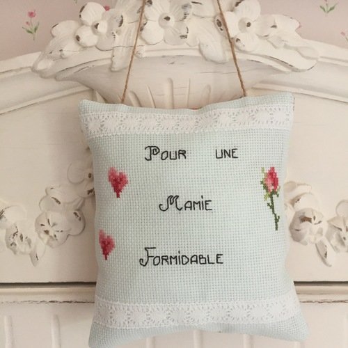 Coussin de porte brodé 