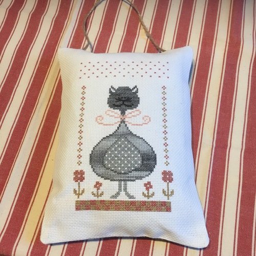 Coussin de porte brodé 