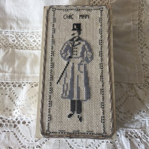 Jolie boîte brodée