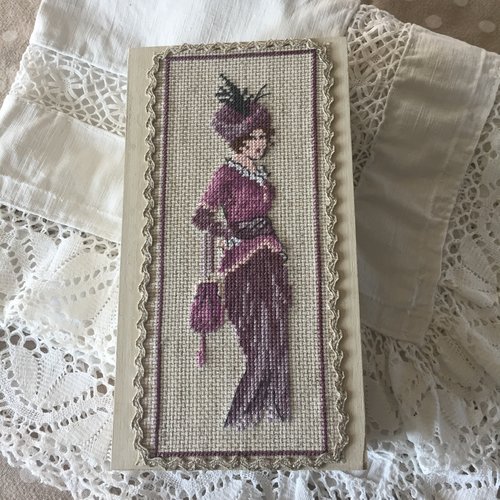 Boîte brodée 