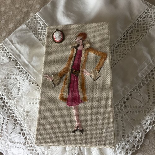 Jolie boîte brodée 