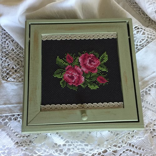 Cadeau fête des mères jolie boîte brodée romantique 