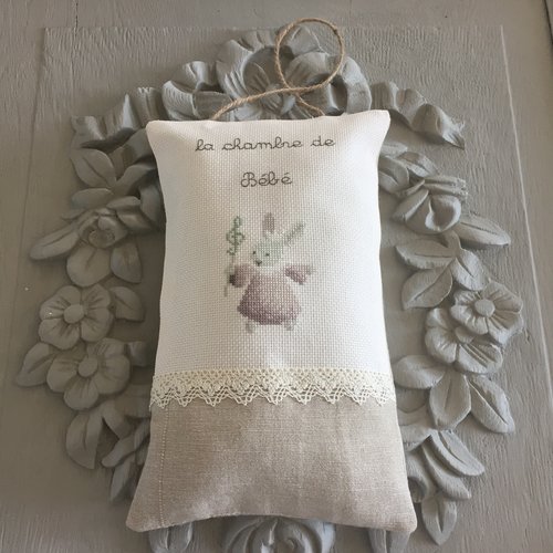 Joli coussin de porte romantique brodé 