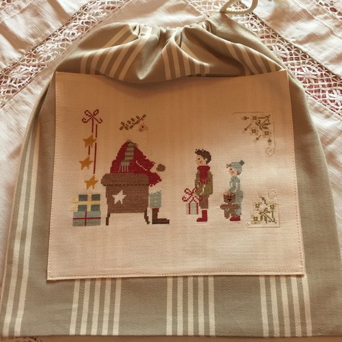 Pochon brodé noël aux points de croix 