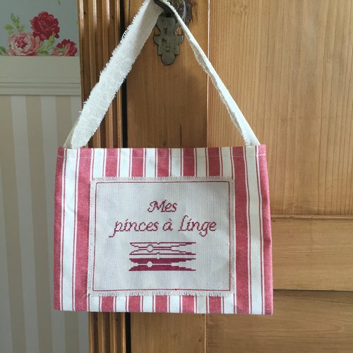 Sac pour épingles à linge brodé
