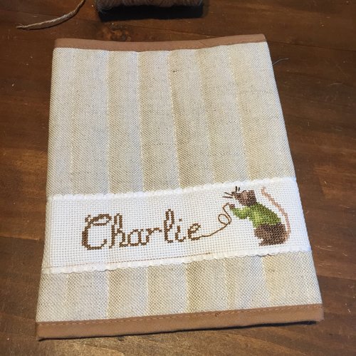 Protège carnet de santé pour un bébé prénommé charlie