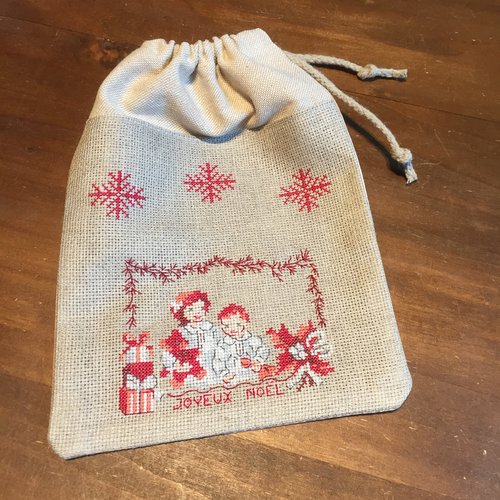 Petit pochon brodé noël