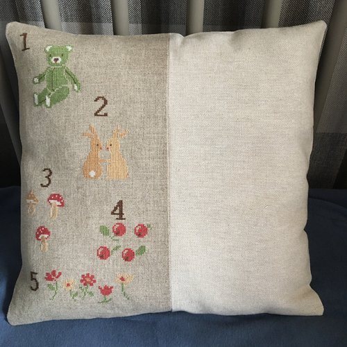 Joli coussin brodé