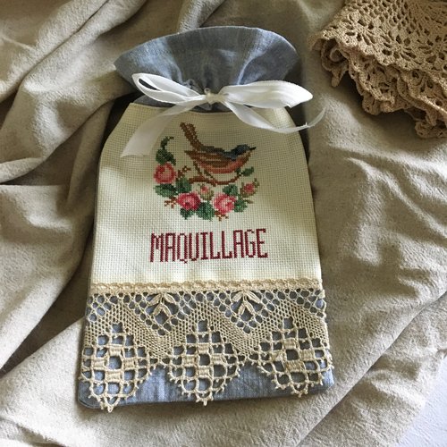 Pochon brodé pour maquillage