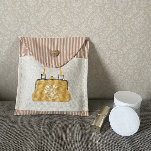 Petite pochette brodée
