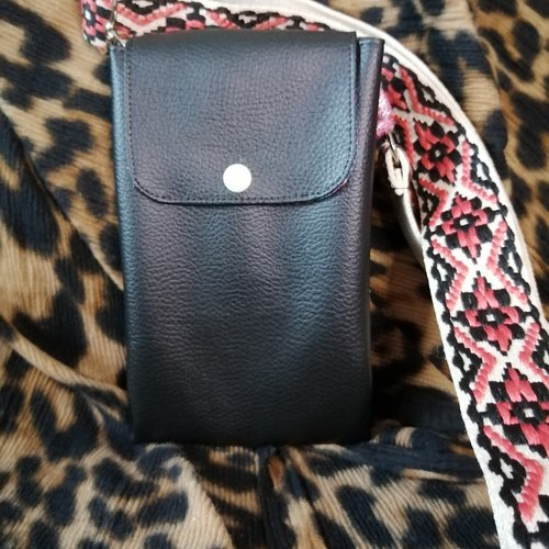 Étuis téléphone portable tendance simili cuir noir