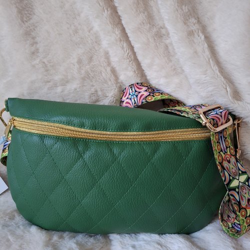 Sac banane matelassé en simili cuir vert