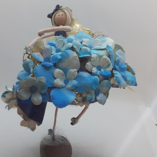 Figurine fée , ortance fleurs en papier réalisé a la main, décoration féerique, figurine