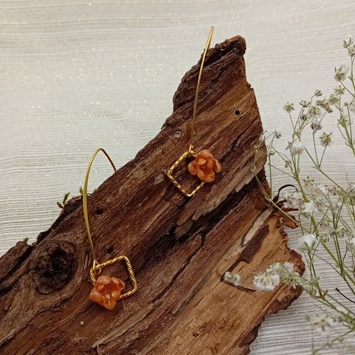 Boucle d'oreille carré d'or ,fait à la main