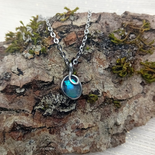 Collier  éclat bleu en acier inoxydable, fait à la main