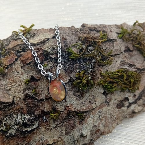Collier  éclat  orangé en acier inoxydable, fait à la main