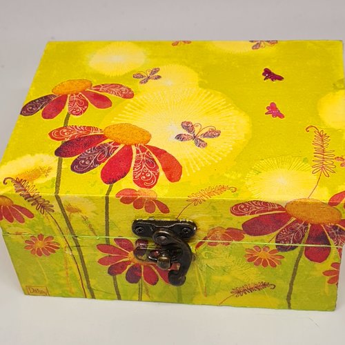 Petite boîte à bijoux printanière