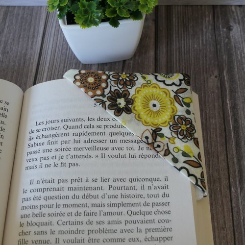 Marque page fleur jaune