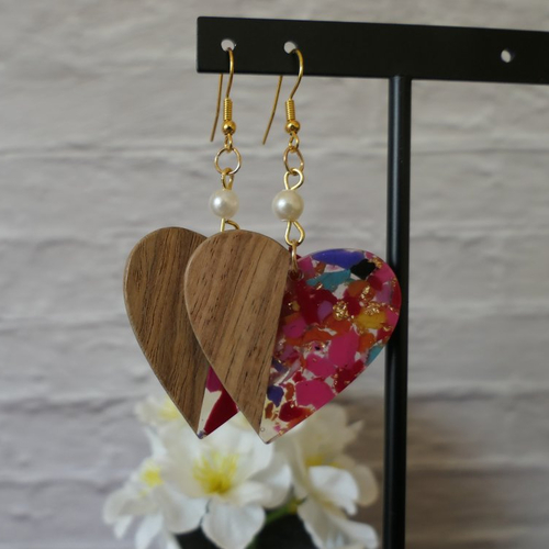 Boucles d’oreilles cœur en bois et résine