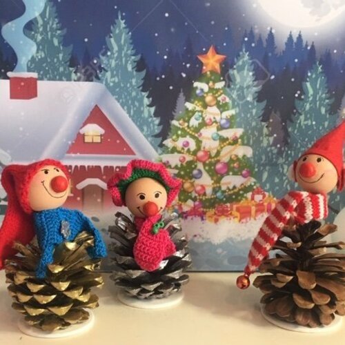 Lutins Pomme De Pin Deco De Noel Un Grand Marche