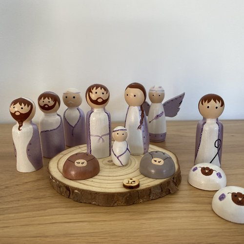 Crèche 12 sujets bois peg doll peint main blanc et parme nacré
