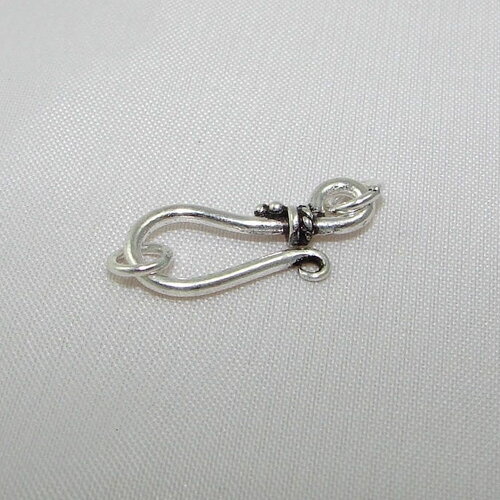 Fermoir crochet en argent premier titre, 18.20 sur 7.70 mm.