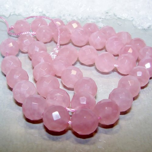 Quartz rose 10 mm à facettes.