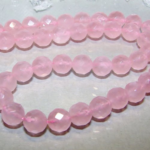 Quartz rose 8 mm à facettes.