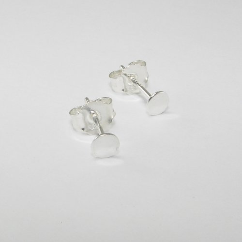 Clous d’oreilles plateau 4mm.