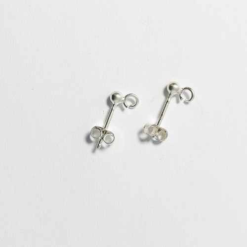 Clous d’oreilles boule 3 mm.