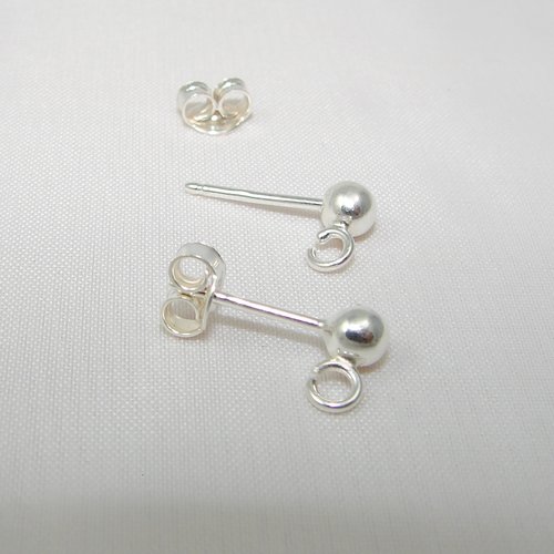 Clous d’oreilles boule 4 mm.