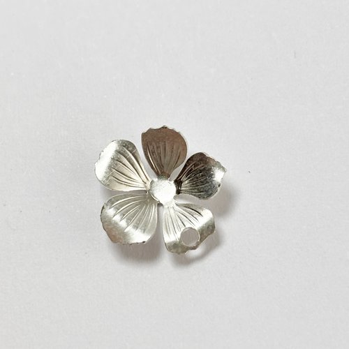 Pampille fleur emboutie 11 mm argent 925