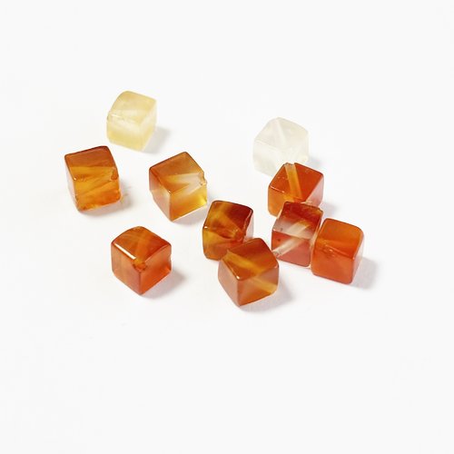 Lot de 10 perles – agate naturelle cubique orangée -1