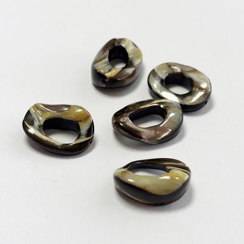 5 perles ovales en nacre marron 18 mm – effet vague