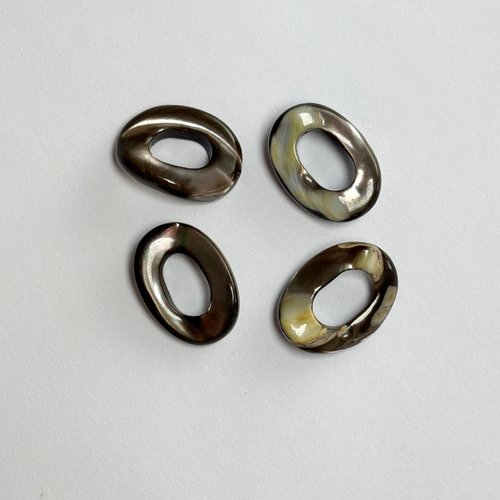 4 perles en nacre marron – ovales ondulées 18 x 13 mm