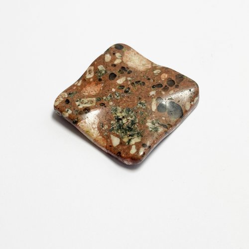 Perle en jaspe rhyolite marron – carré ondulé 30 mm – réf. n°4
