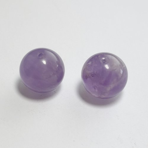 2 perles en améthyste lavande - 15mm de diamètre - trou 1 mm