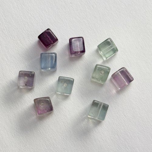 10 perles en fluorine cube de 5 mm. lot n°3