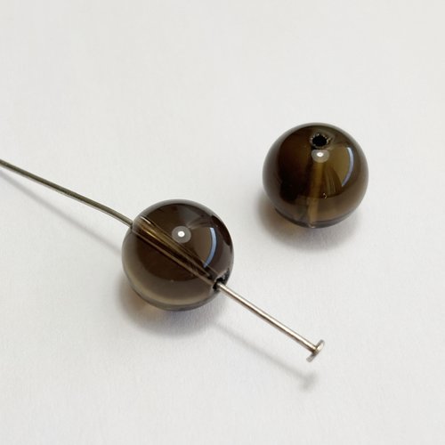 2 perles en quartz fumé rondes 12 mm de diamètre.