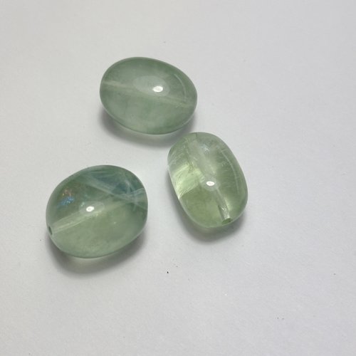 3 perles en fluorine roulée - vert d’eau translucide -20 mm
