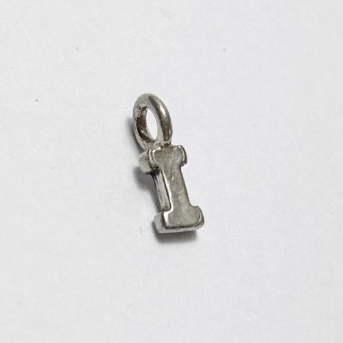 Pampille lettre i en argent 925 poinçonnée - 8 mm
